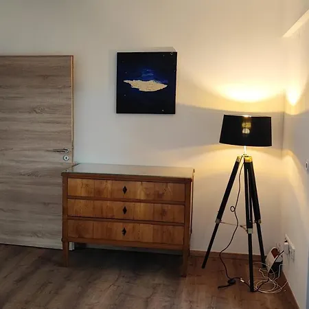 Tatil Evi Luxurioses Grosses Ferienhaus Mit Kaminofen Garten & Stellplatzen Bei Wurzburg